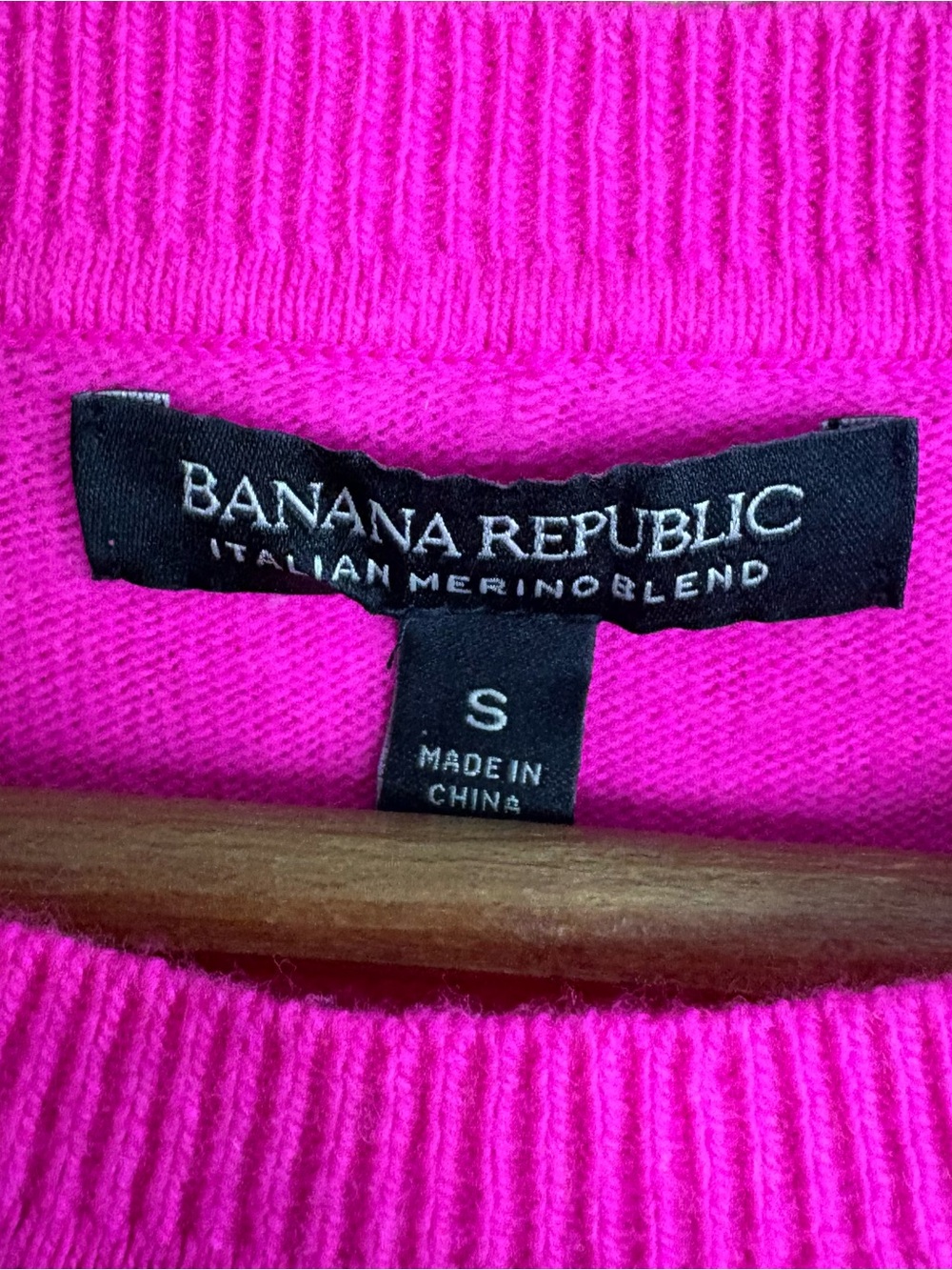 Banana Republic Hot Pink Merino Wool Sweater Small Preppy Office Work Academia - Picture 12 of 12